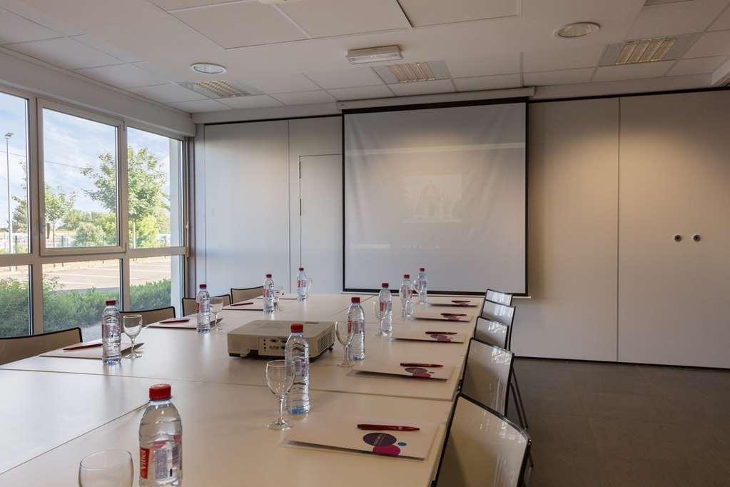 The Originals City, Hotel Des Lys, Dreux Facilities photo