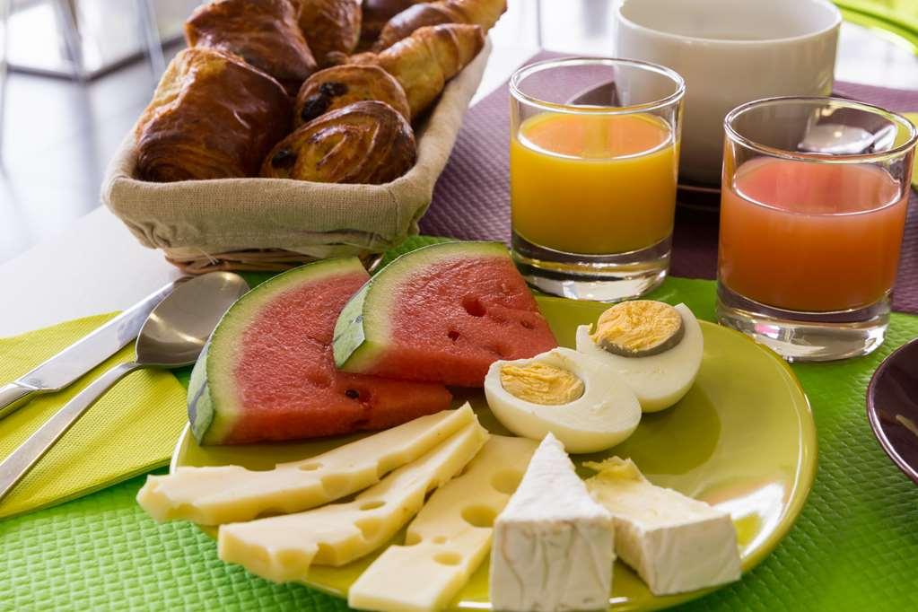 The Originals City, Hotel Des Lys, Dreux Amenities photo